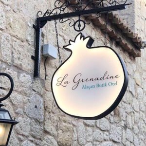 Ferforje Ayaklı Butik Otel Tabelası